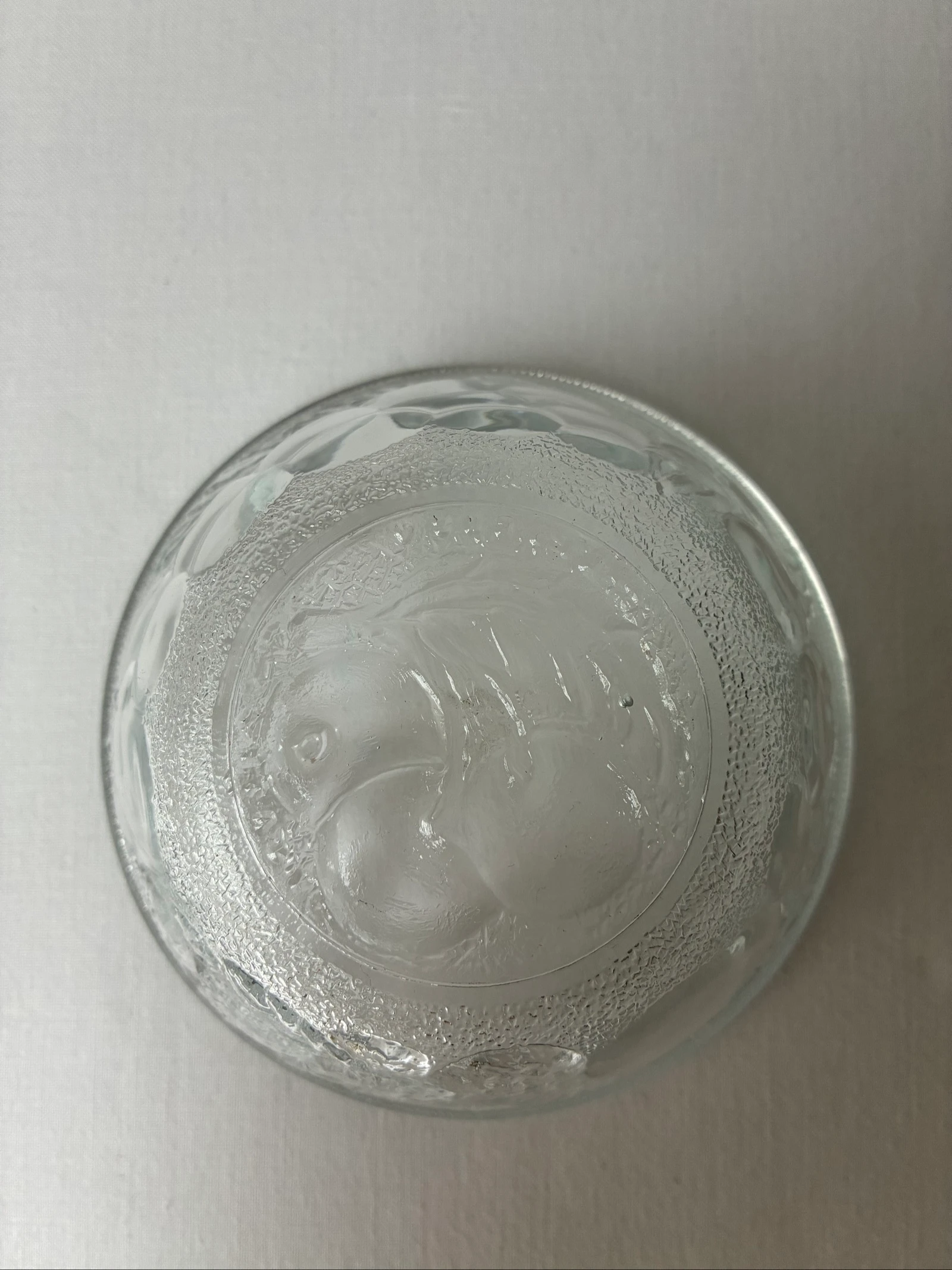 Vintage glazen schaaltje met kersenreliëf – photo 3